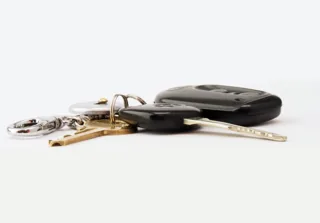 Reference photo of a car key with a metal blade and remote